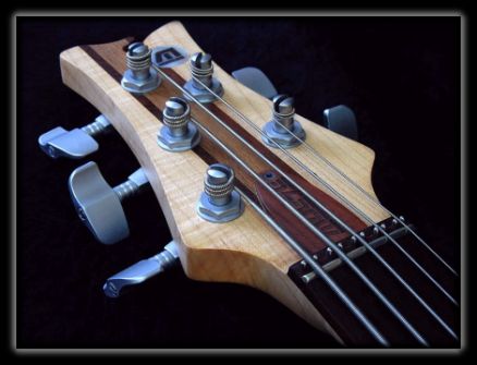 Bajo Maese Luthier